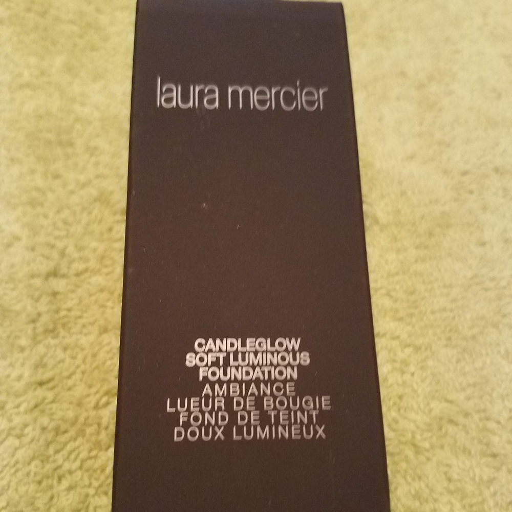 Laura Mercier  candleglow soft luminous foundation